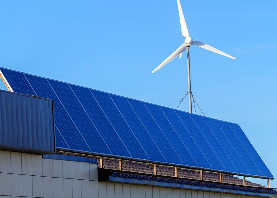 Kombinierter Solarbatteriehybrider SonnenwindEnergieKraftwerkspark