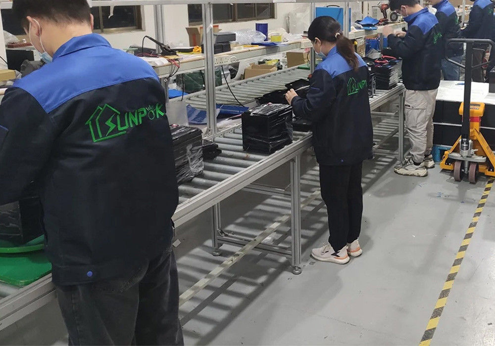 Off-Grid All-in-One-Warehouse in 5,12Kwh 50Ah 200Ah 100Ah 51,2V 5kw Inverterbatterie